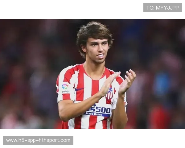 本菲卡若昂内维斯任意球绕过人墙进球——技艺与激情的完美展现